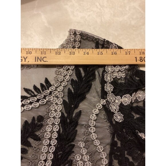 Sheer Top Women’s Black White Embroidered 3/4 Sleeve Blouse Sz M - Picture 4 of 6